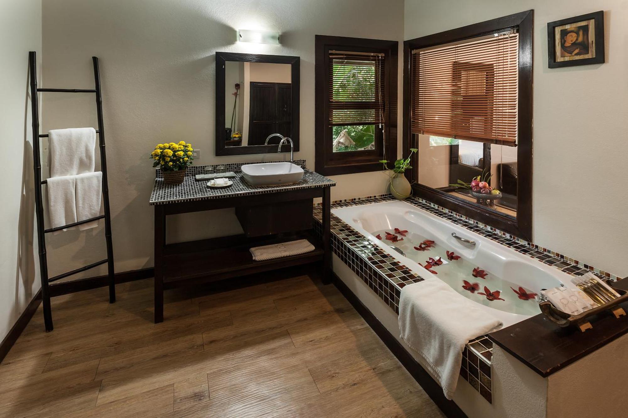 Lanna Dusita Riverside Boutique Resort Chiang Mai Exterior foto
